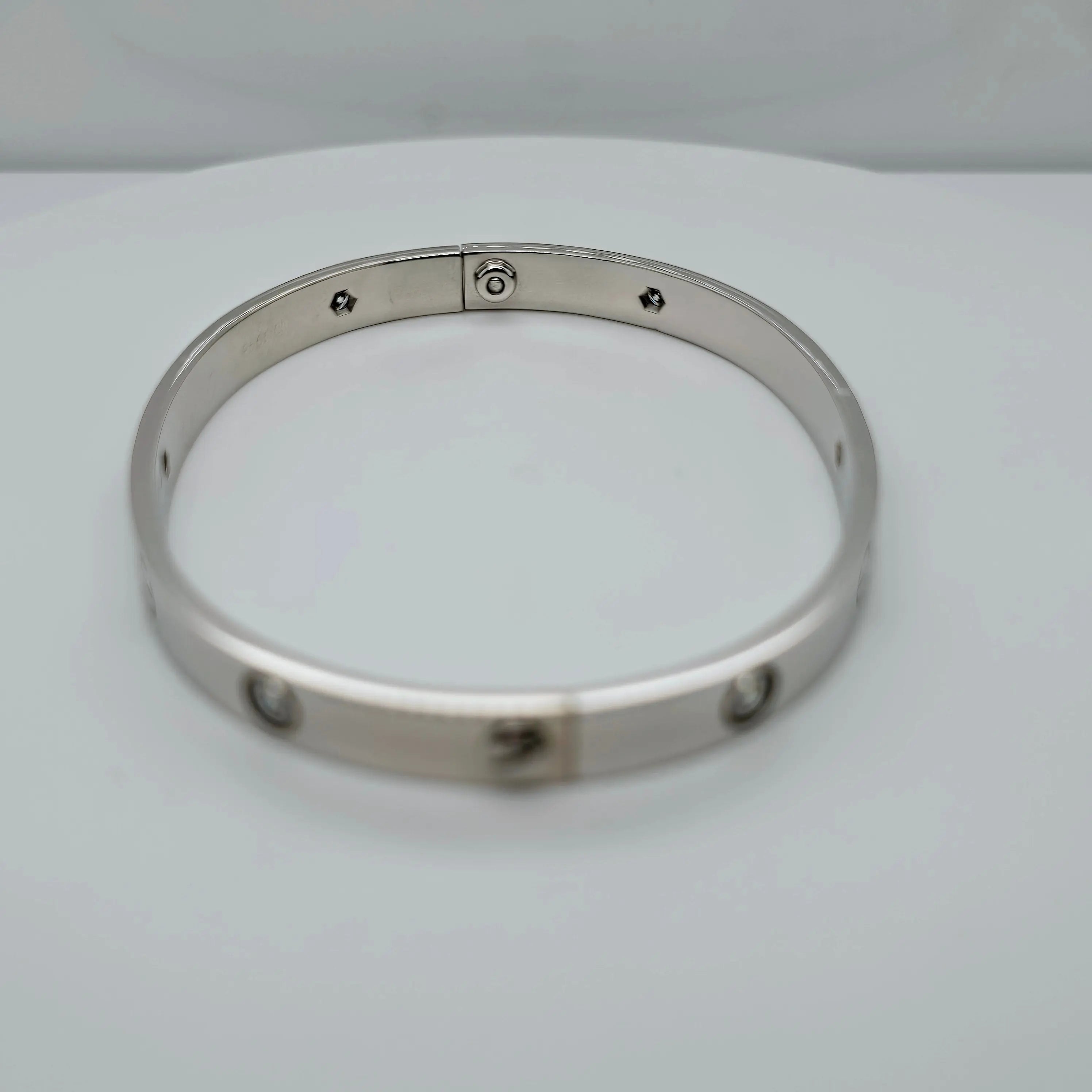 Pre-Owned | Size - 19 / Cartier 18K White Gold Love Bracelet Chloe's Jewellers
