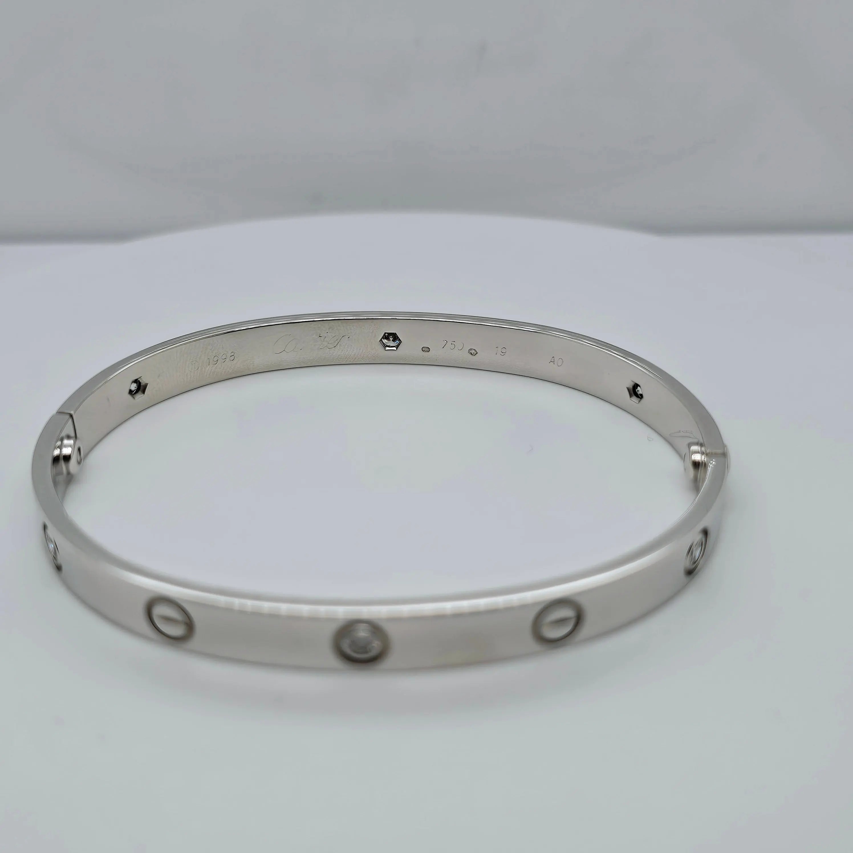 Pre-Owned | Size - 19 / Cartier 18K White Gold Love Bracelet Chloe's Jewellers