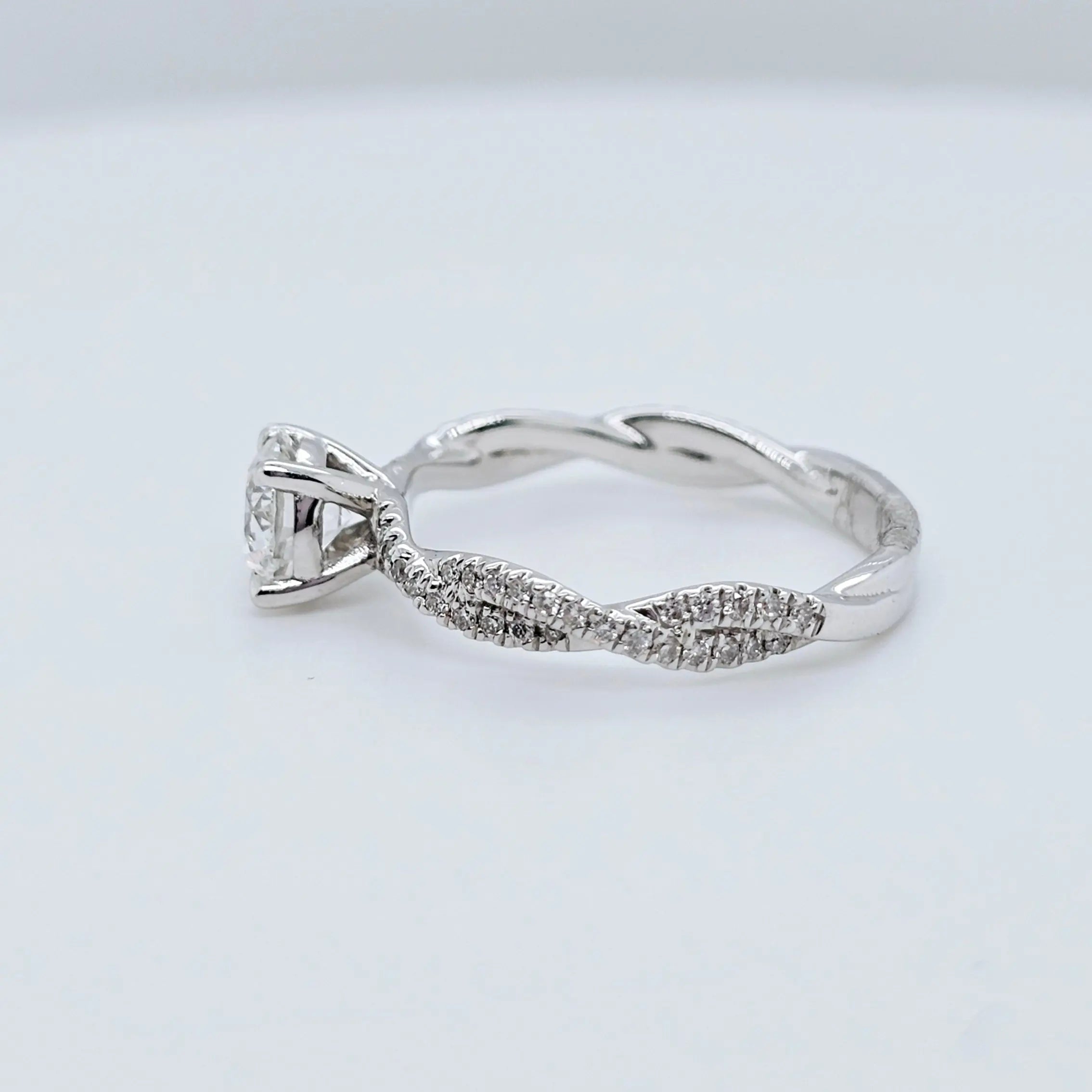 Solitaire engagement ring | Twisted band engagement ring | 18k white gold wedding ring Chloe's Jewellers