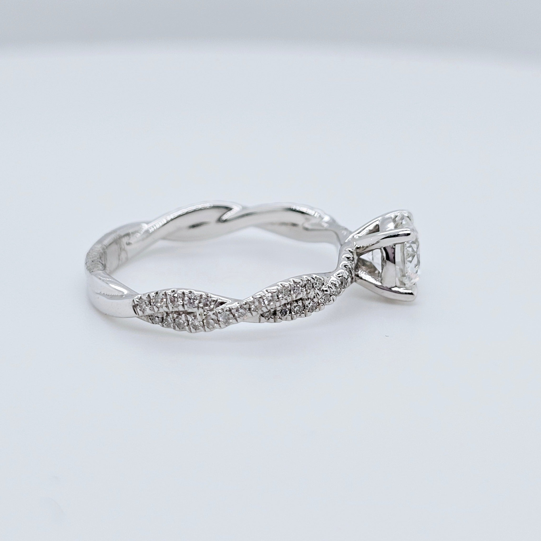 Solitaire engagement ring | Twisted band engagement ring | 18k white gold wedding ring