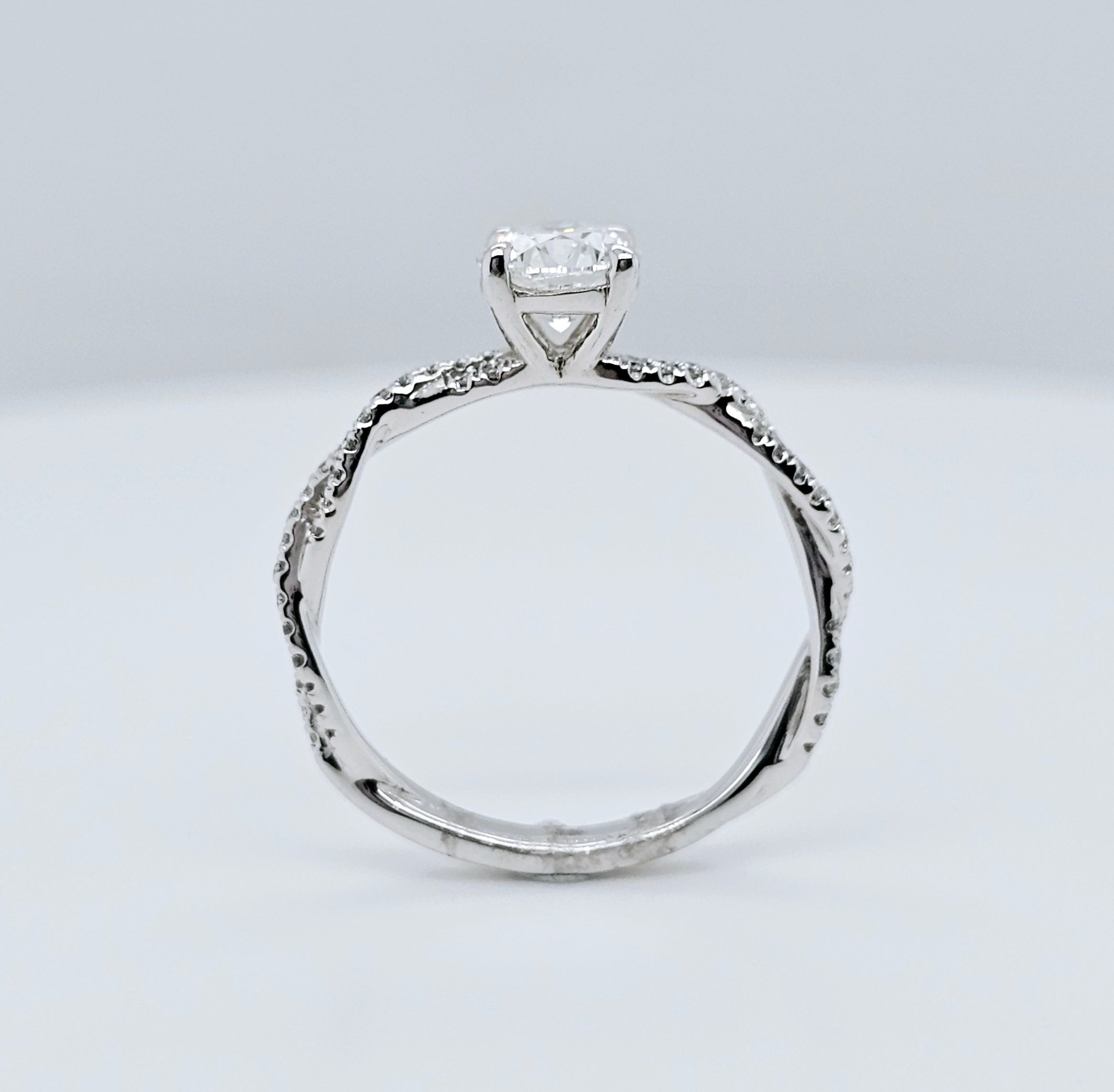 Solitaire engagement ring | Twisted band engagement ring | 18k white gold wedding ring