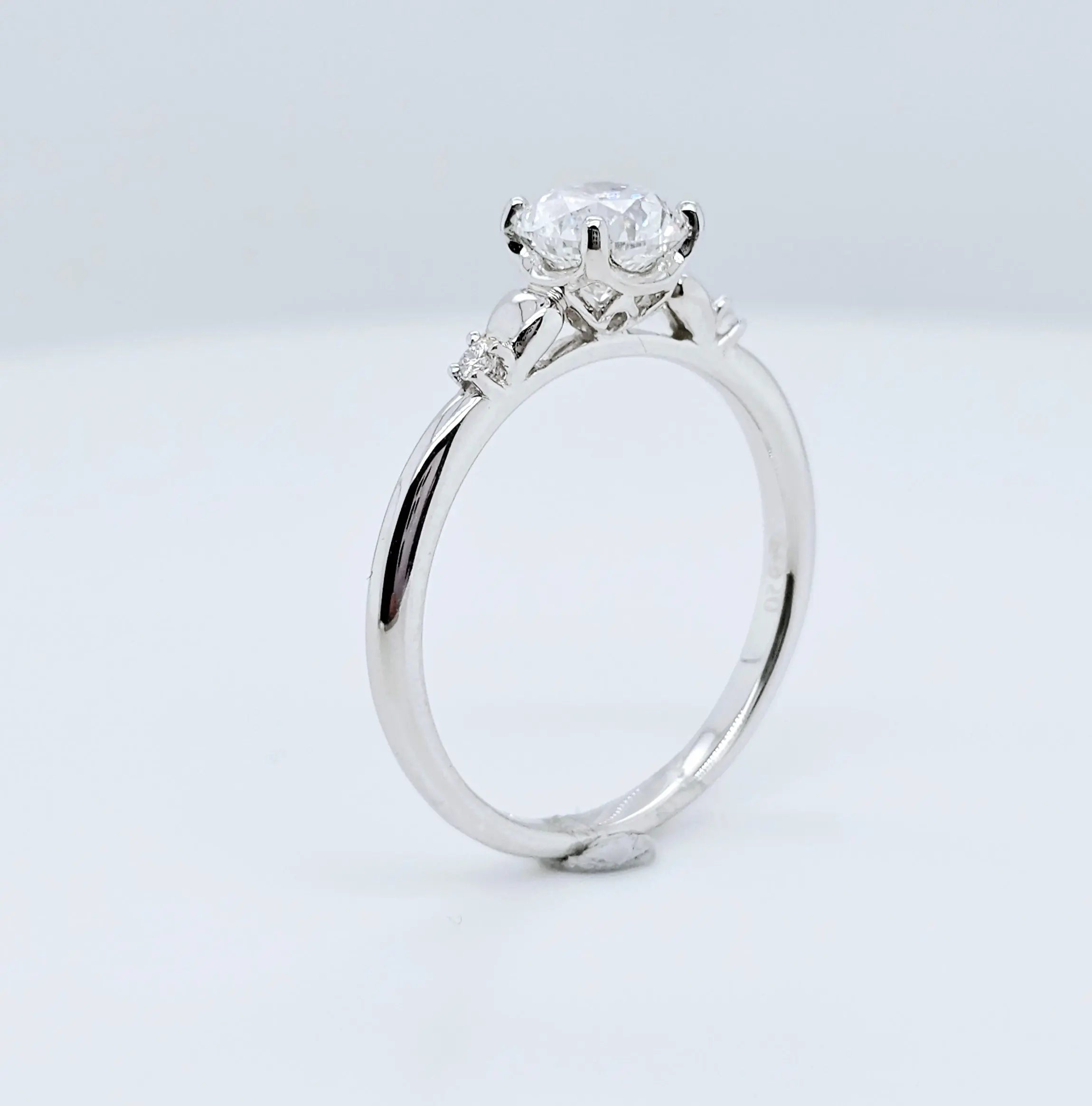 Round cut engagement rings | Natural diamond rings | Solitaire diamond ring | Single diamond ring Chloe's Jewellers
