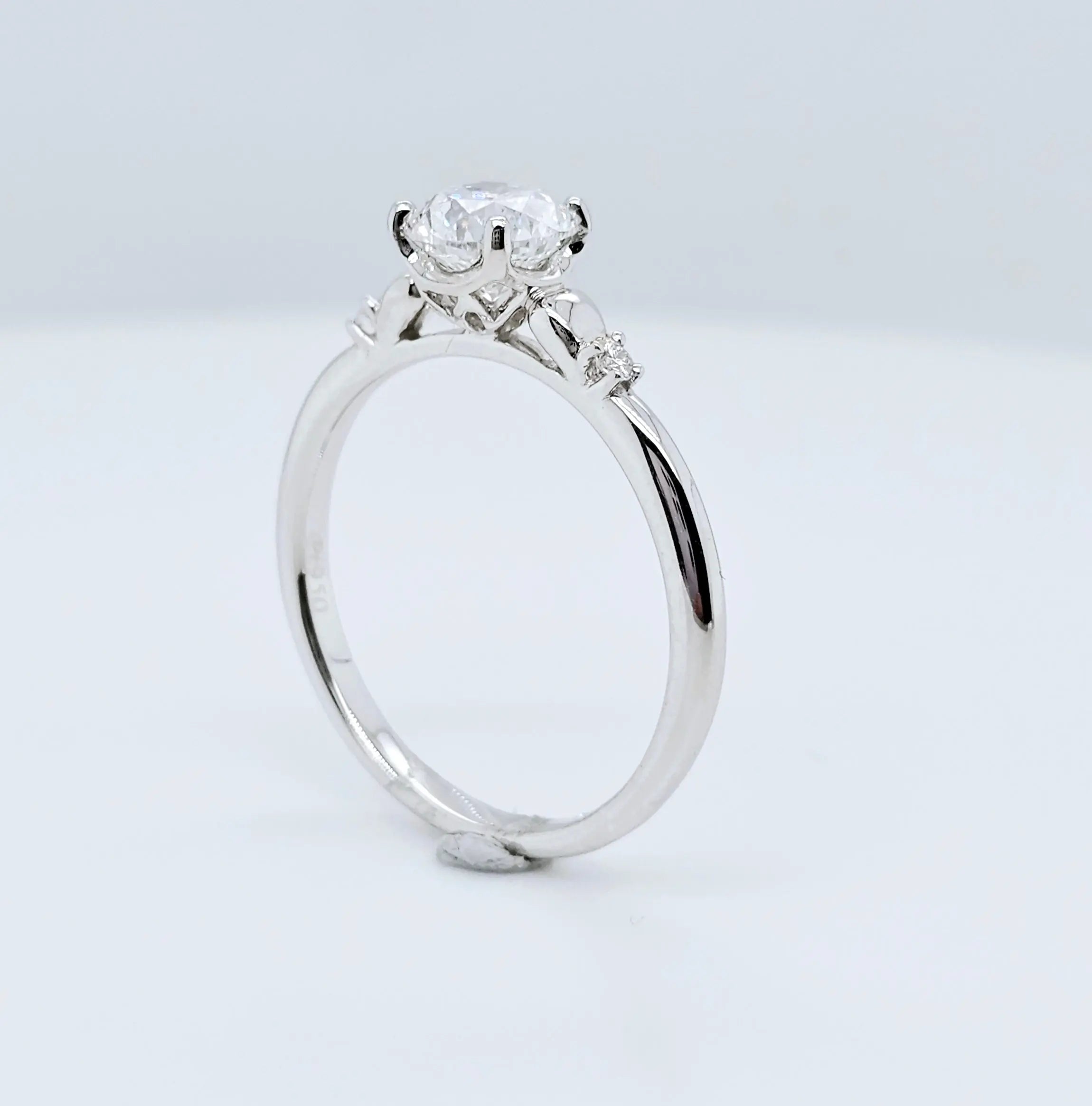 Round cut engagement rings | Natural diamond rings | Solitaire diamond ring | Single diamond ring Chloe's Jewellers