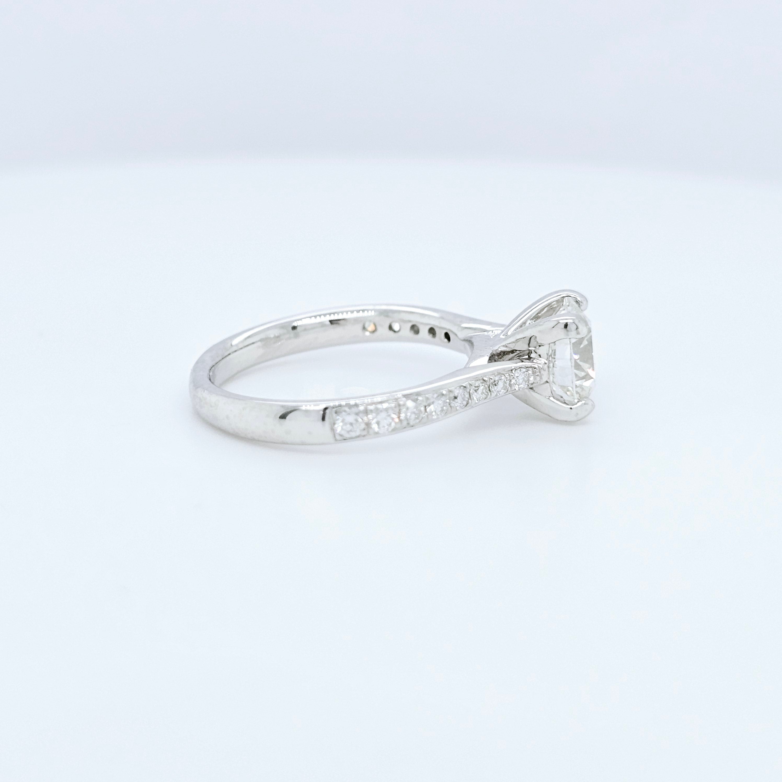 Engagement ring | Diamond ring | Platinum ring | Cathedral setting engagement ring