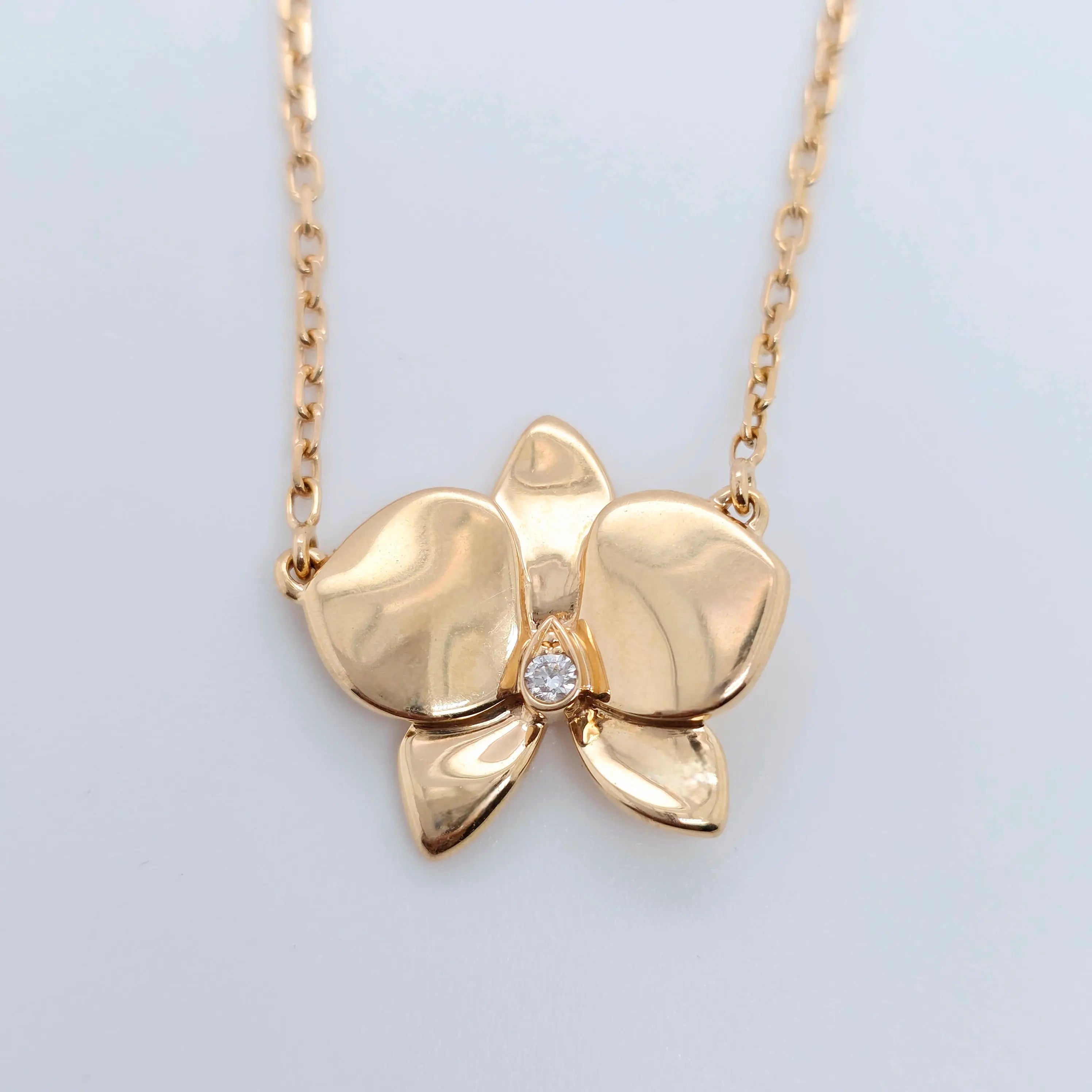 Cartier Caresse d'Orchidées par necklace, 18ct Yellow Gold, Adjustable chain Chloe's Jewellers