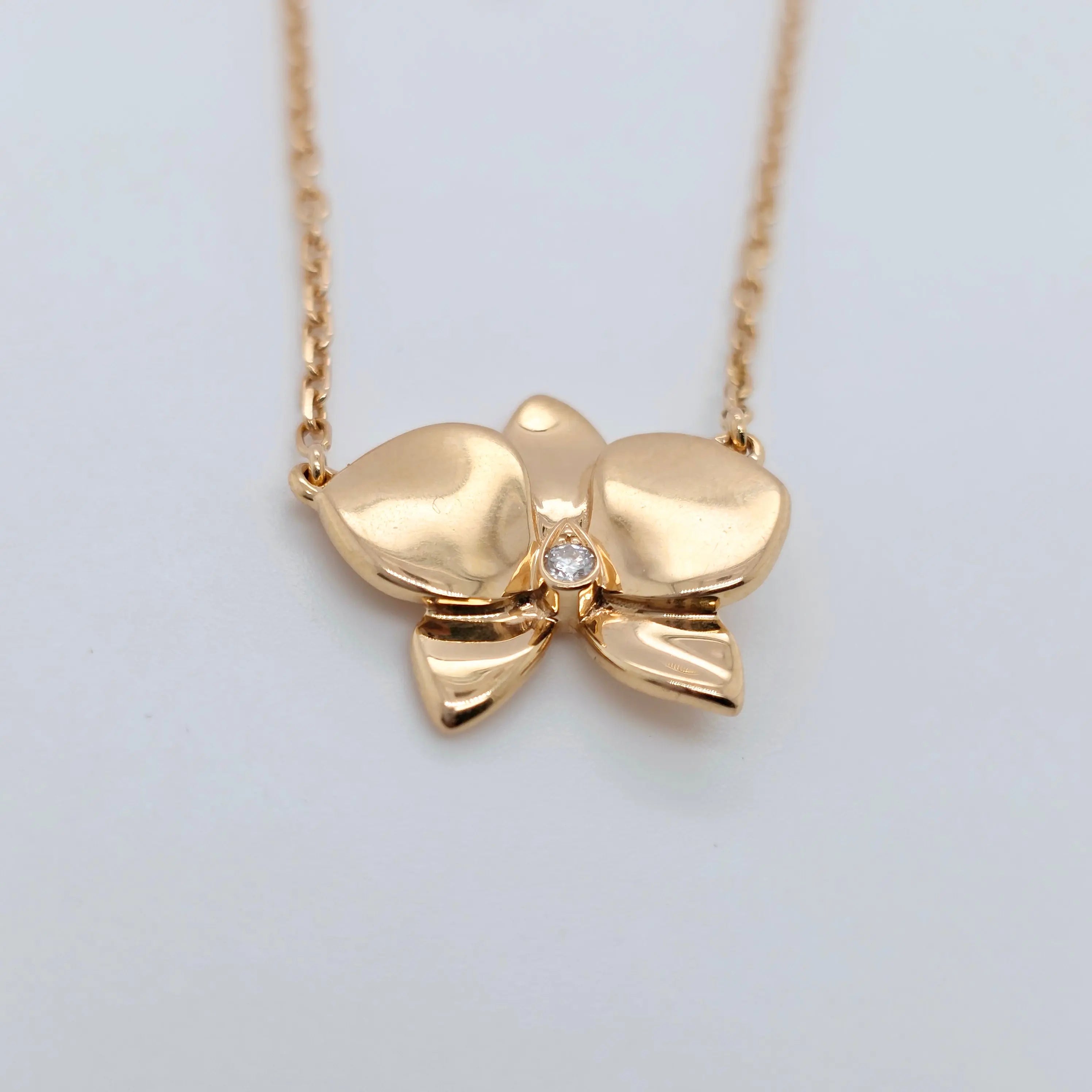 Cartier Caresse d'Orchidées par necklace, 18ct Yellow Gold, Adjustable chain Chloe's Jewellers