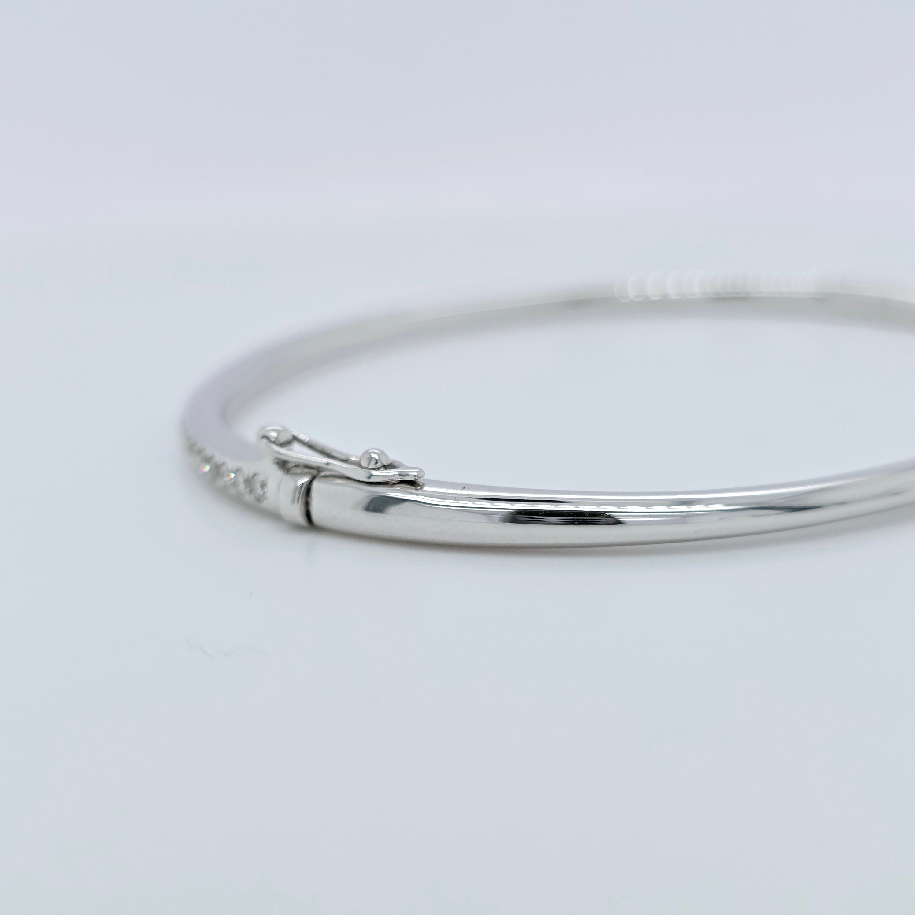 De Beers DB Classic Bangle – 18ct White Gold, 0.64ct, Size 17