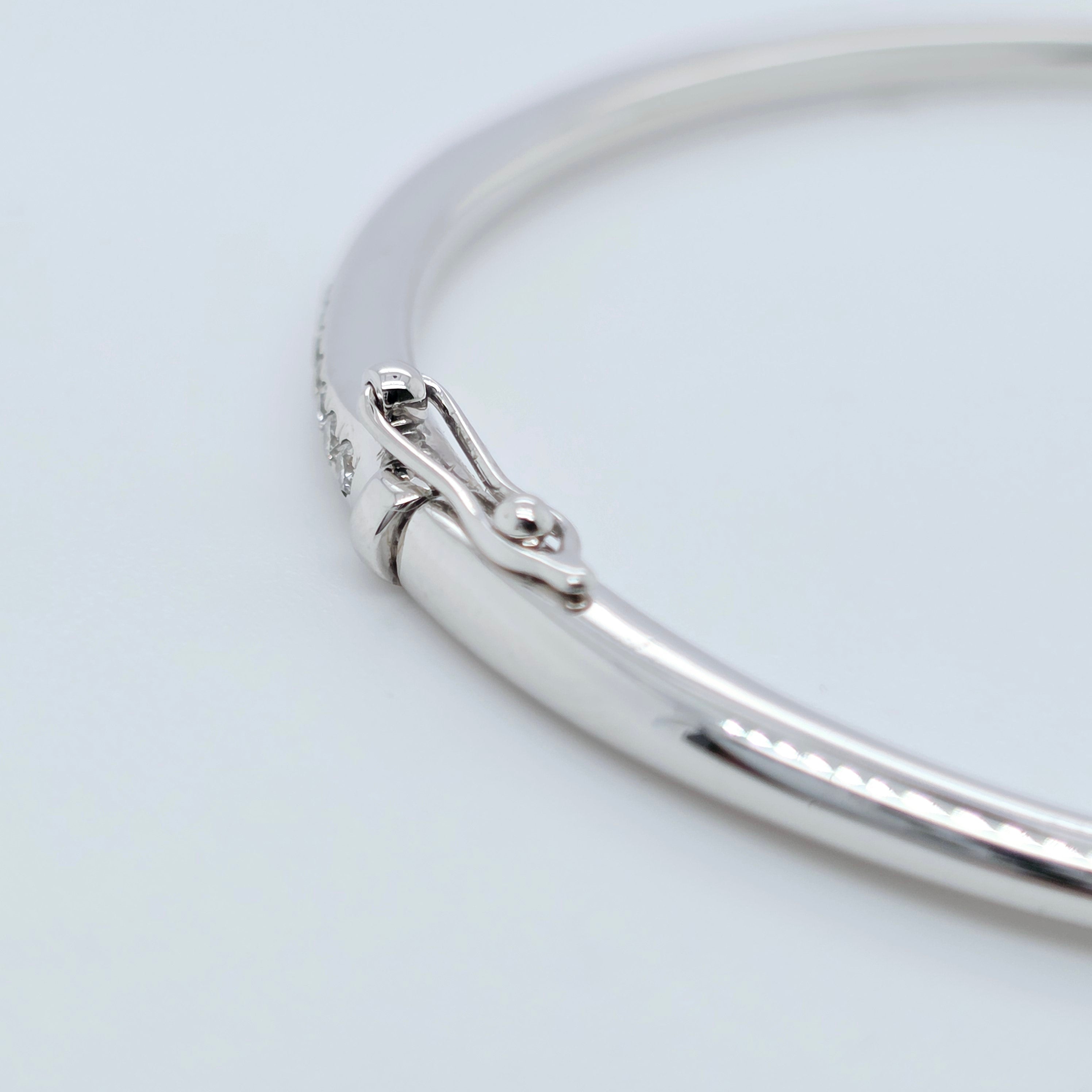 De Beers DB Classic Bangle – 18ct White Gold, 0.64ct, Size 17