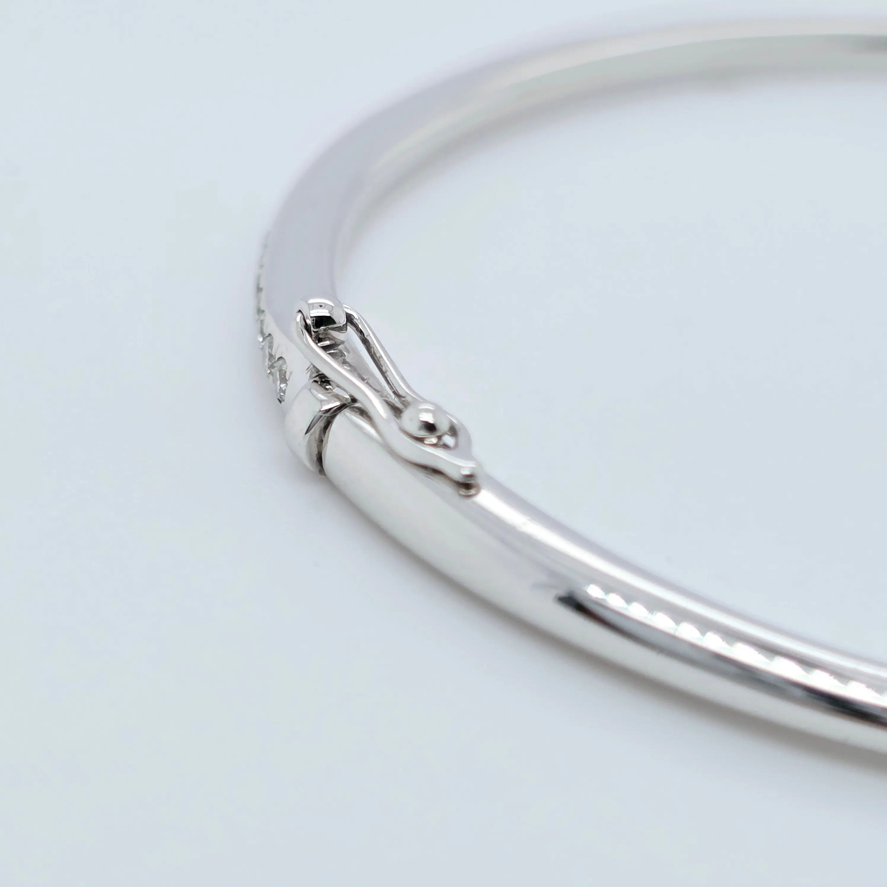 De Beers DB Classic Bangle – 18ct White Gold, 0.64ct, Size 17 Chloe's Jewellers