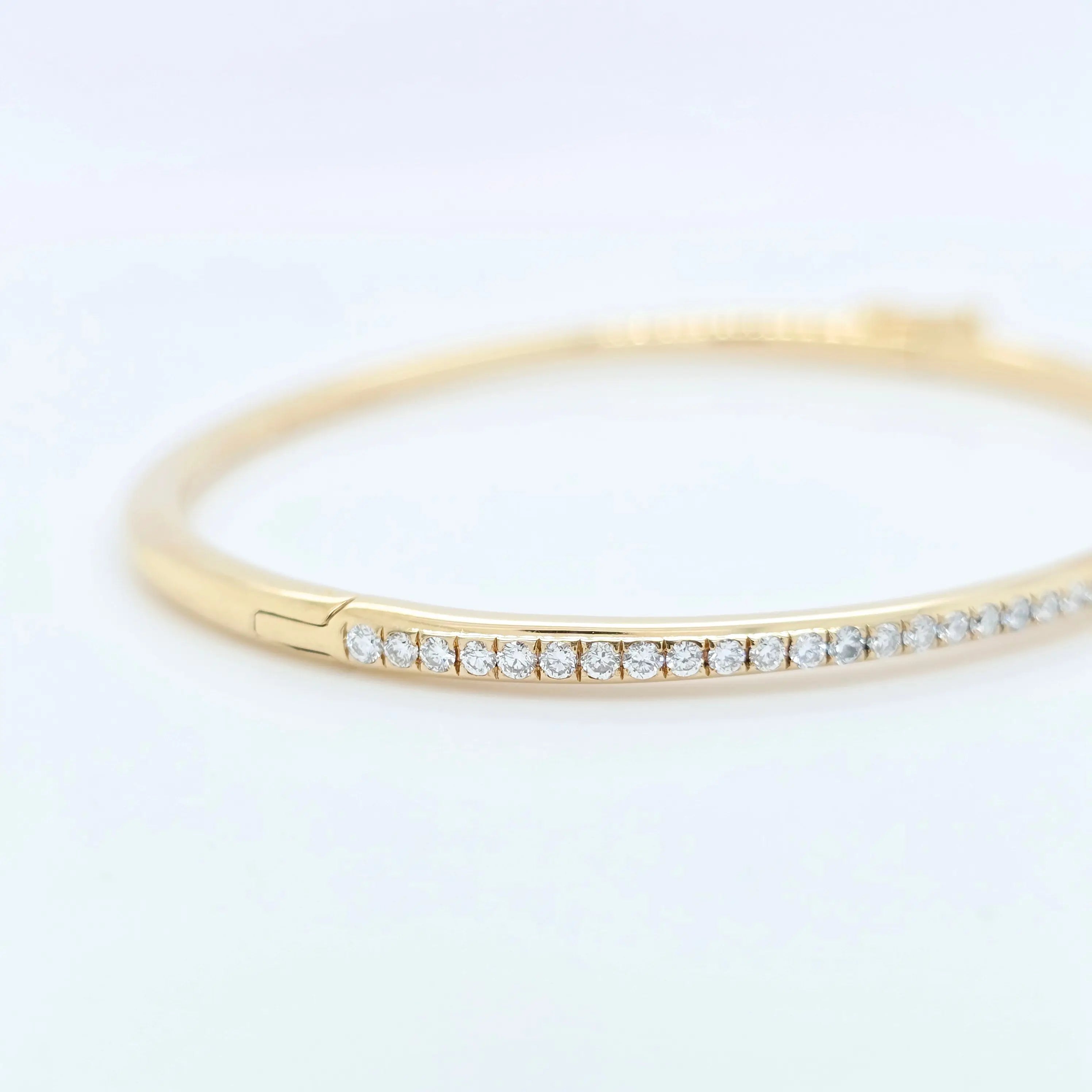 De Beers DB Classic Bangle – 18ct Yellow Gold, 0.64ct, Size 17 Chloe's Jewellers
