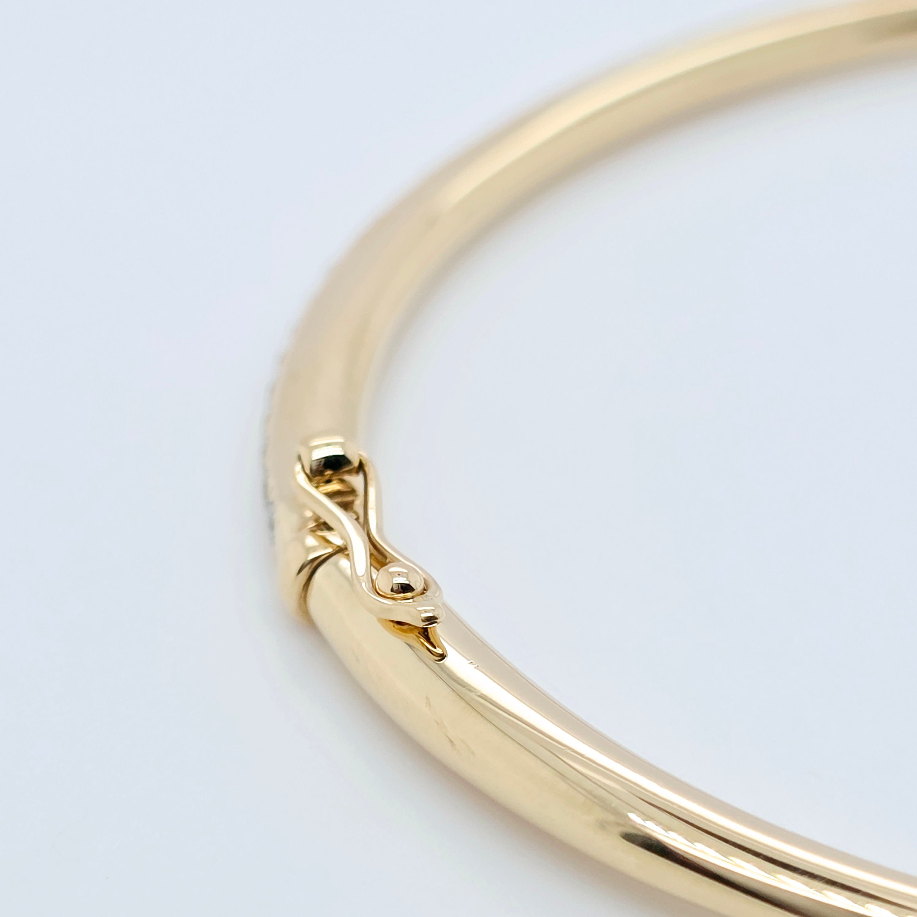 De Beers DB Classic Bangle – 18ct Yellow Gold, 0.64ct, Size 17