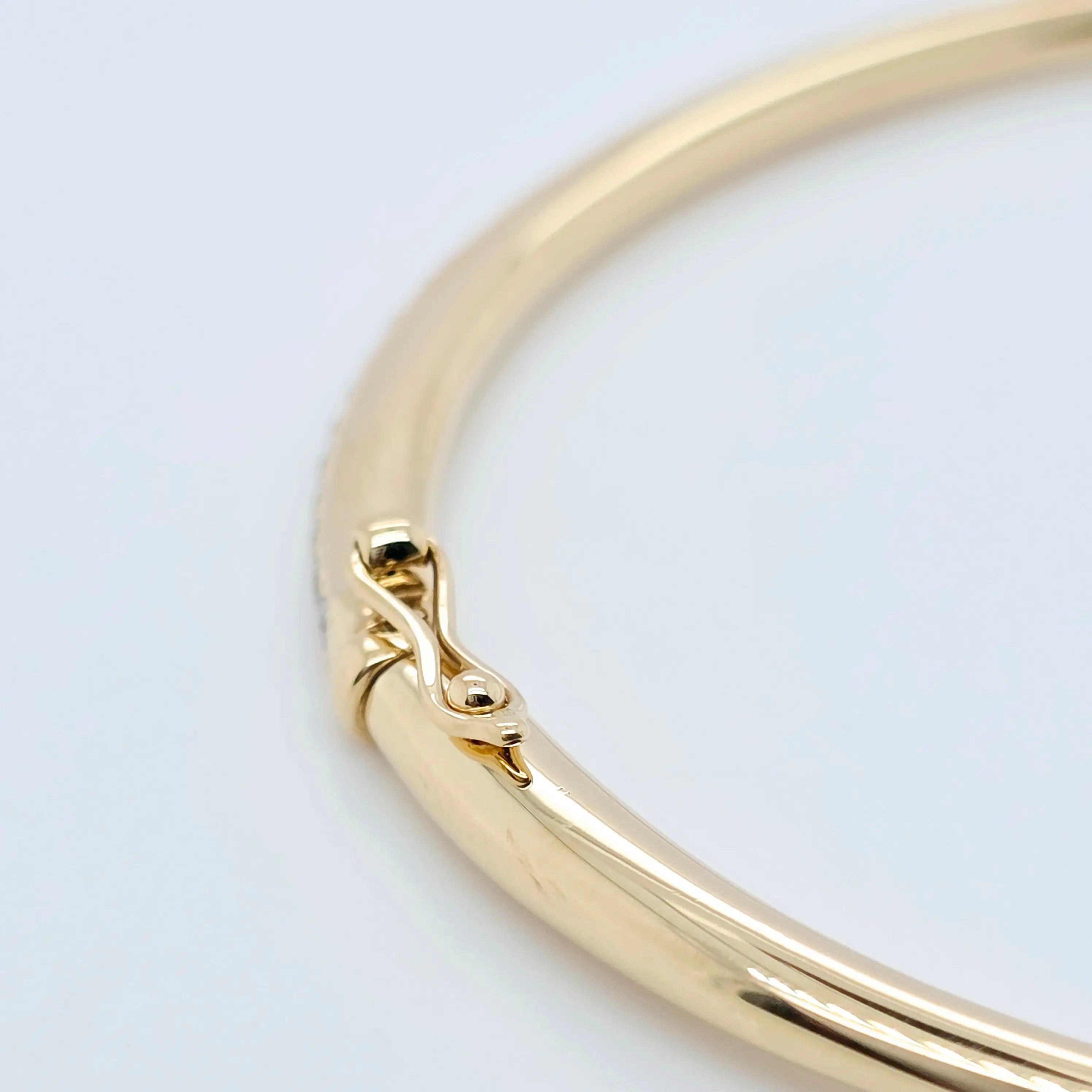 De Beers DB Classic Bangle – 18ct Yellow Gold, 0.64ct, Size 17 Chloe's Jewellers