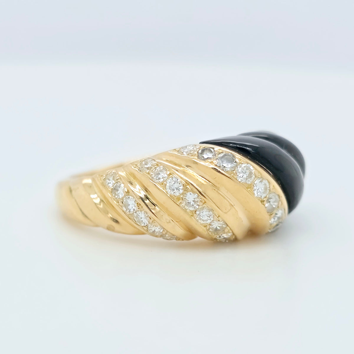 Van Cleef & Arpels Vintage Onyx Diamonds Ring in 18K Yellow Gold, Size 49