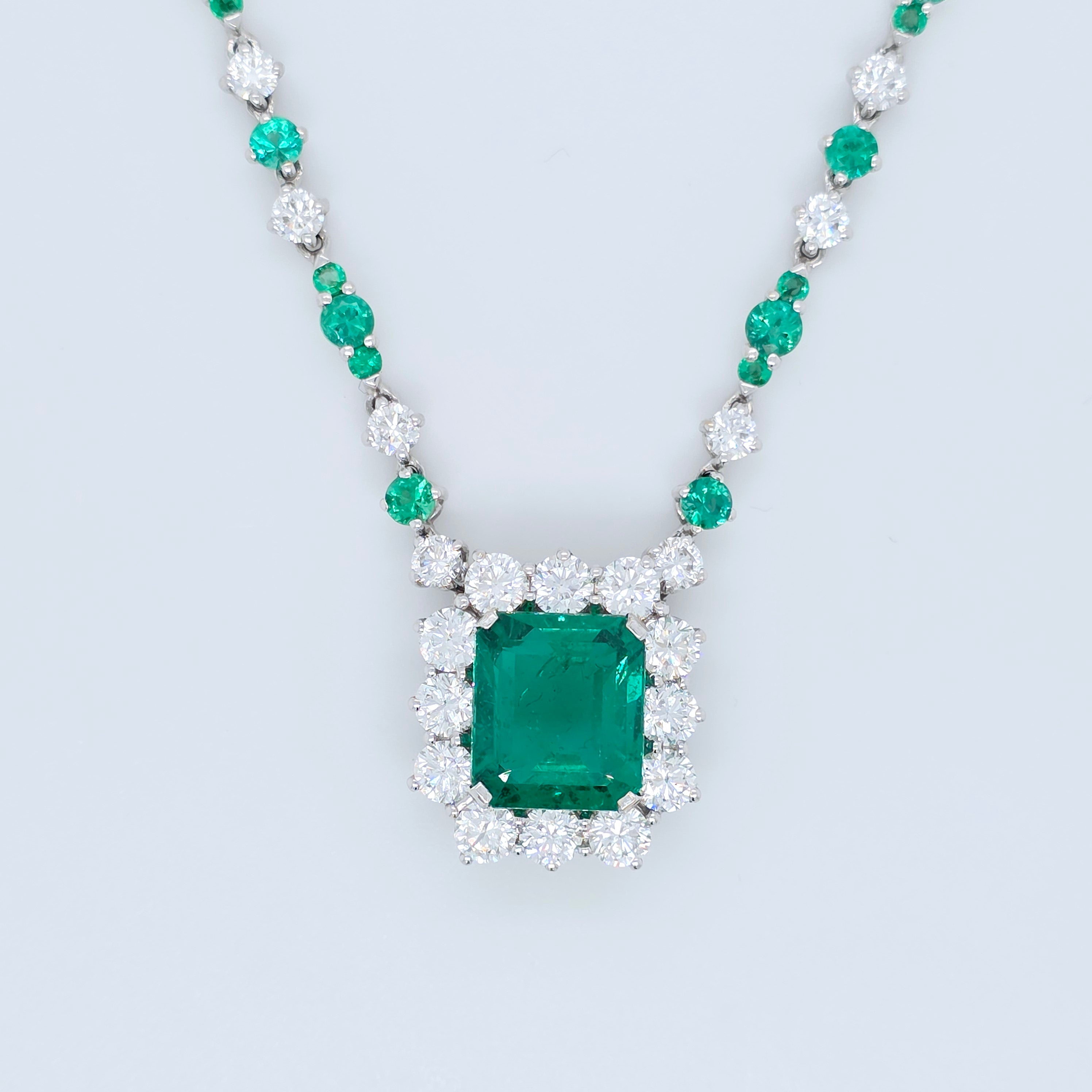 Antique emerald pendant necklace, Halo setting