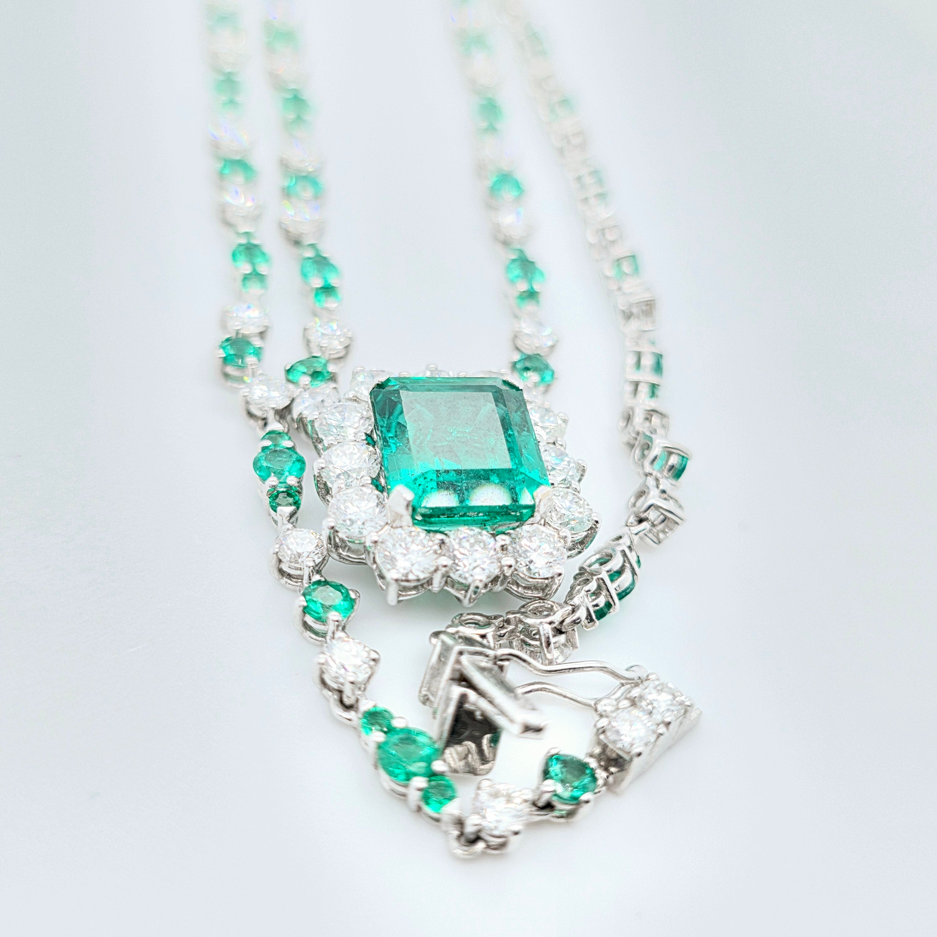 Antique emerald pendant necklace, Halo setting