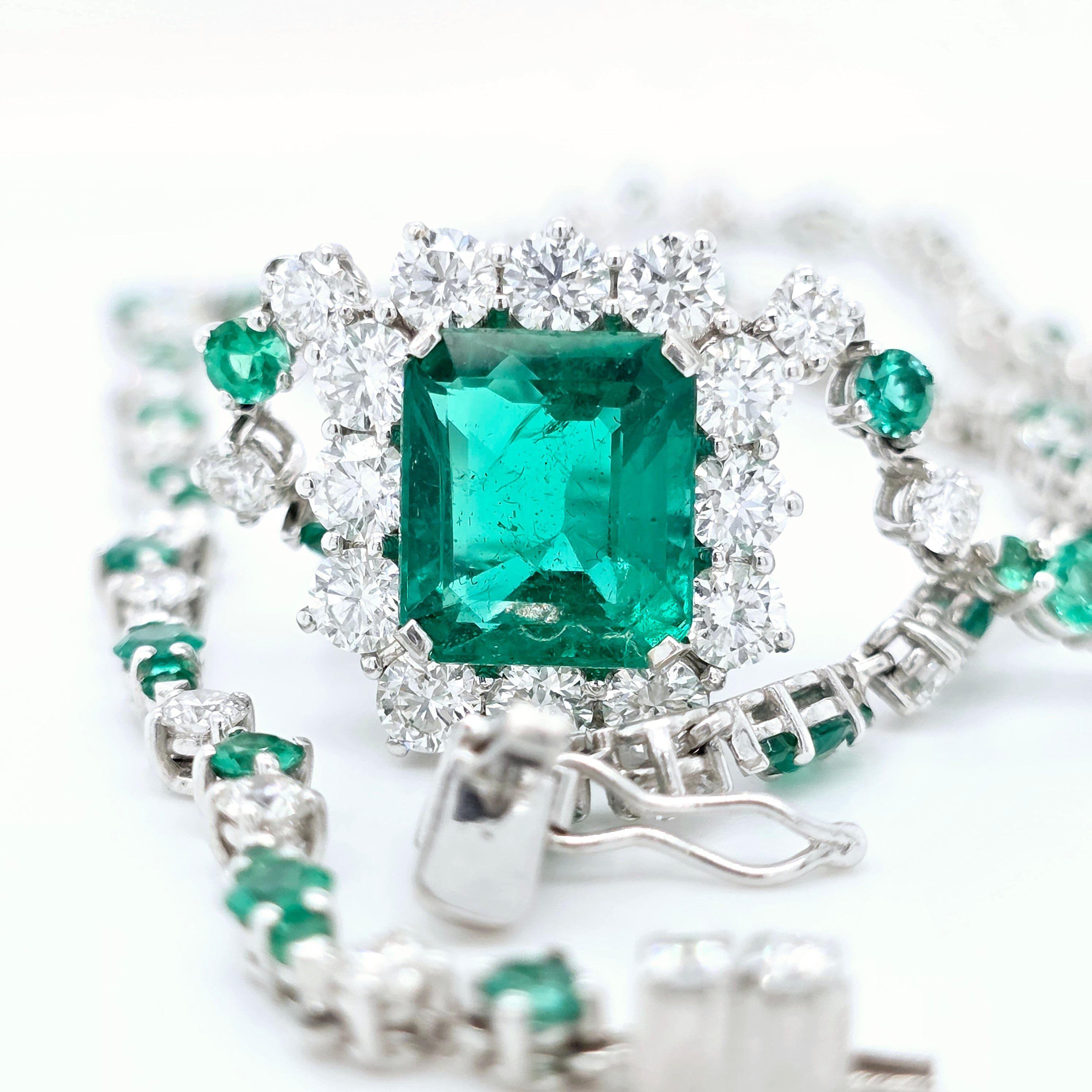Antique emerald pendant necklace, Halo setting