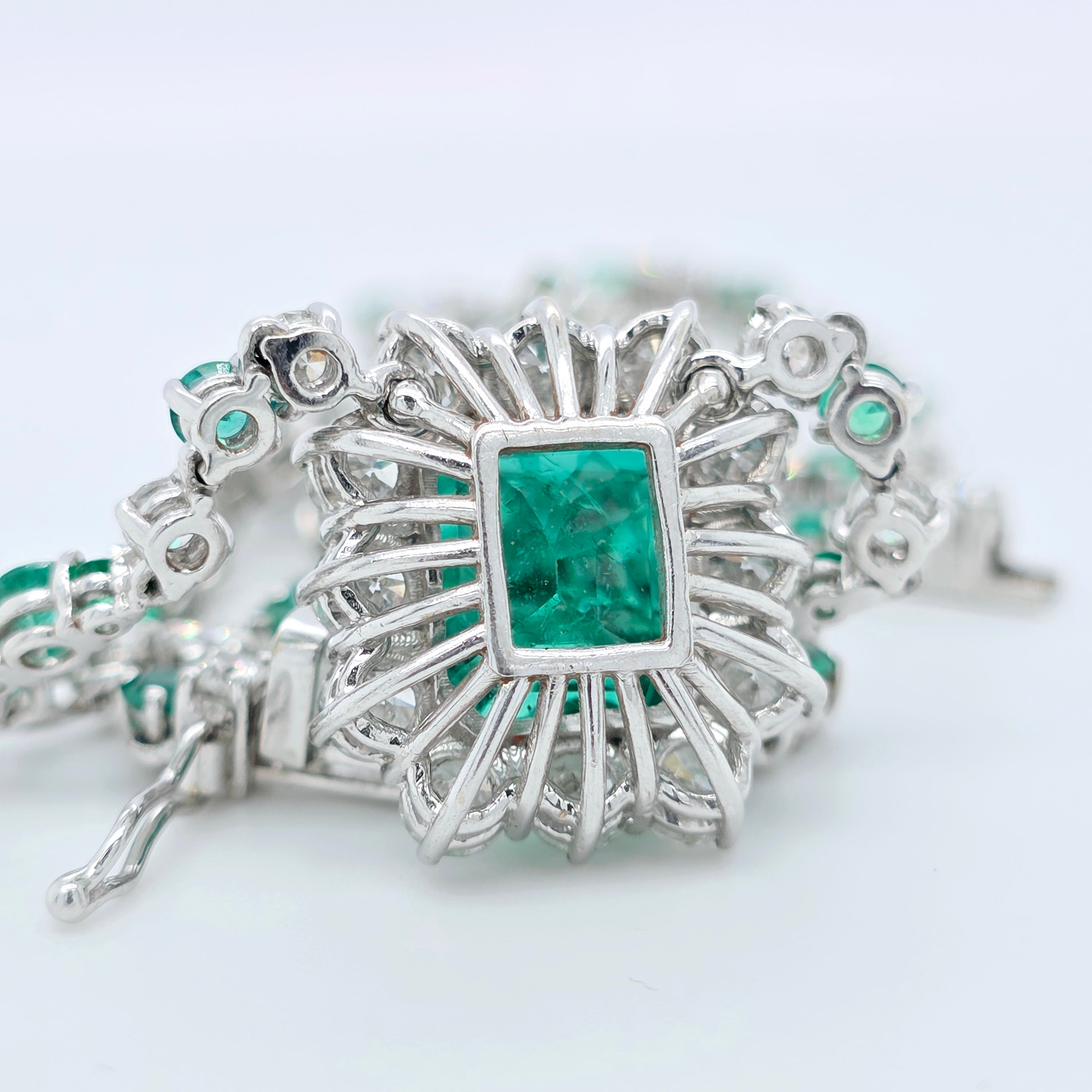 Antique emerald pendant necklace, Halo setting