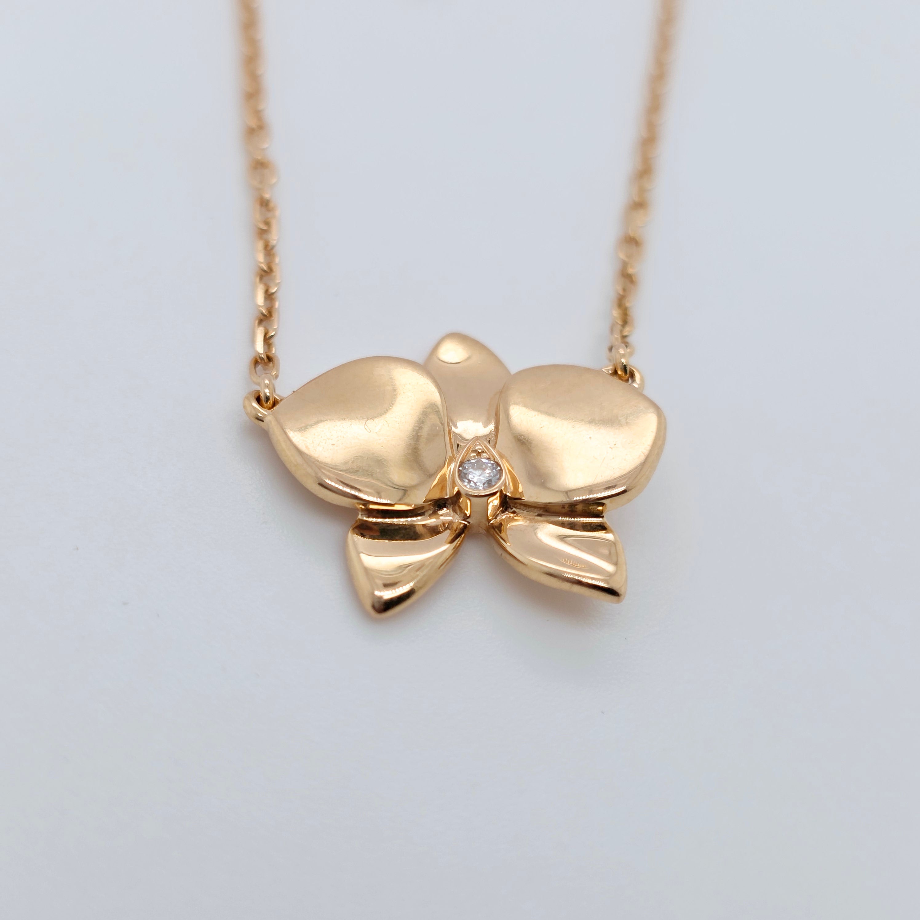 Cartier Caresse d'Orchidées par necklace, 18ct Yellow Gold, Adjustable chain