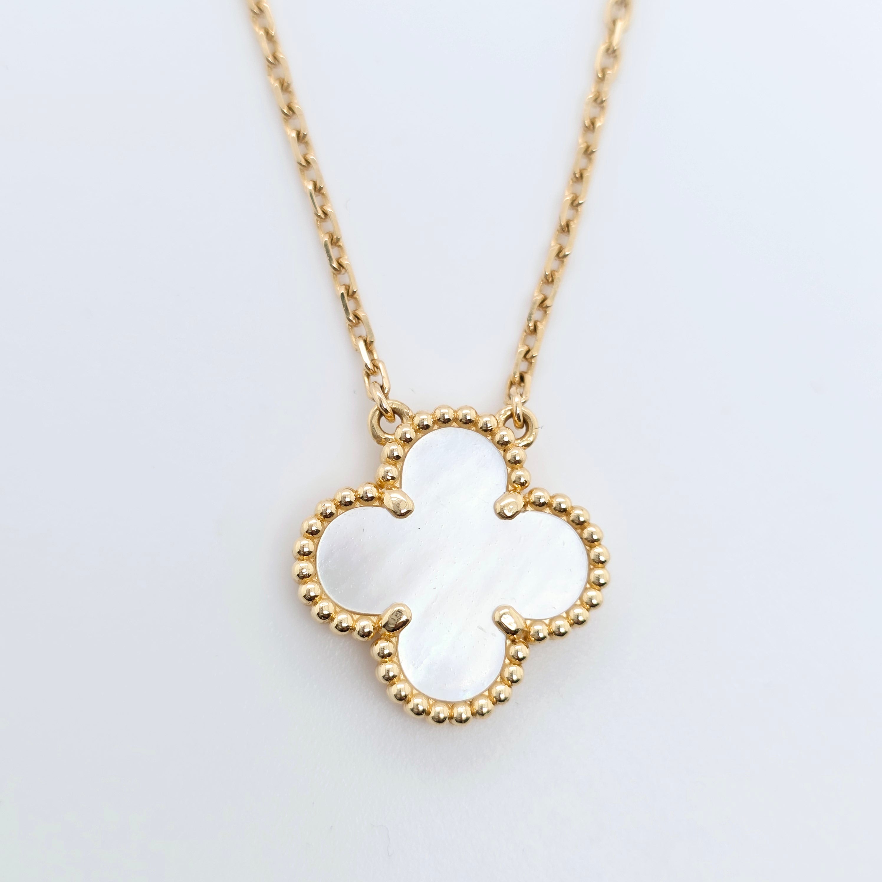 Pre-Owned Van Cleef & Arpels Vintage Alhambra Pendant Necklace – 18ct Yellow Gold & Mother of Pearl