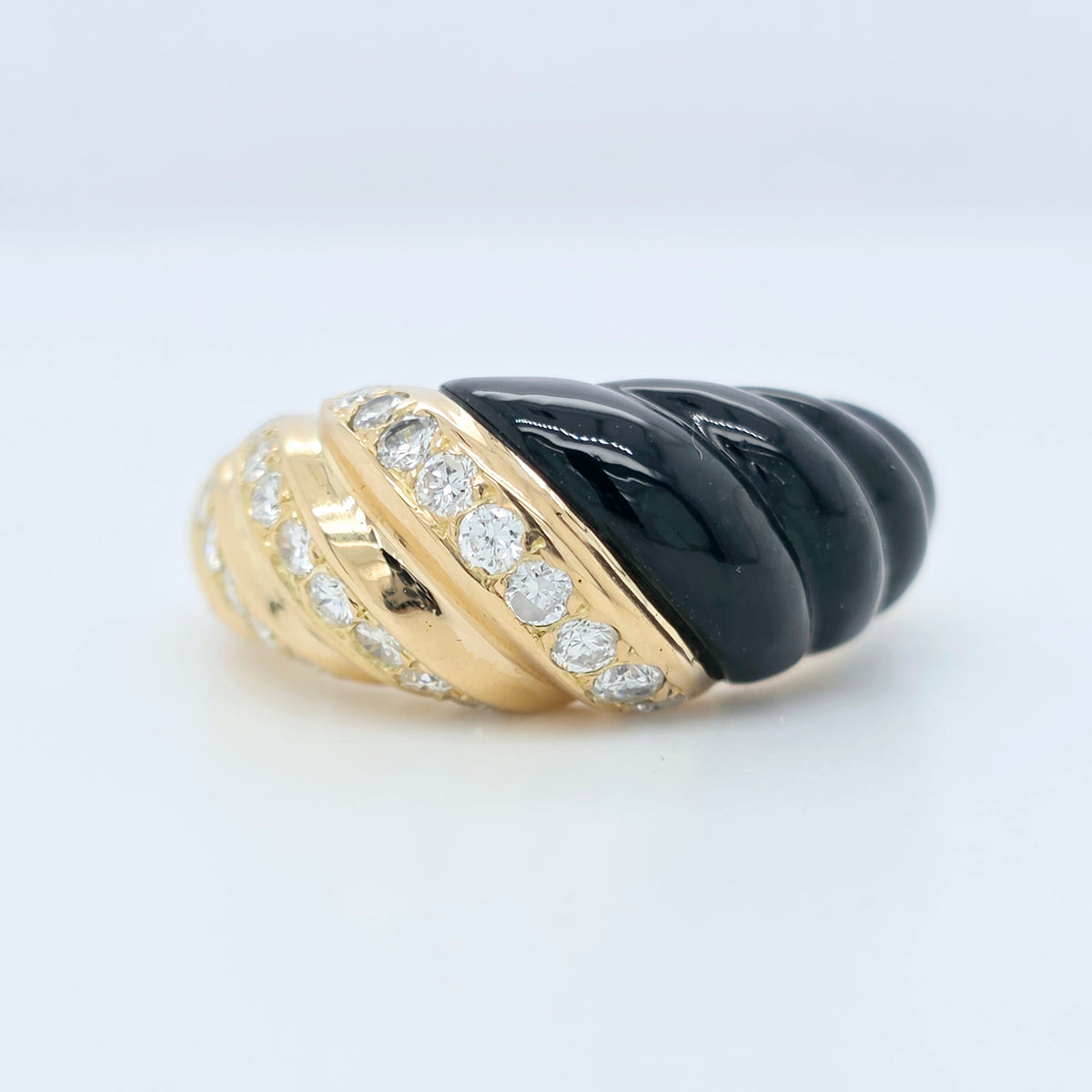 Van Cleef & Arpels Vintage Onyx Diamonds Ring in 18K Yellow Gold, Size 49