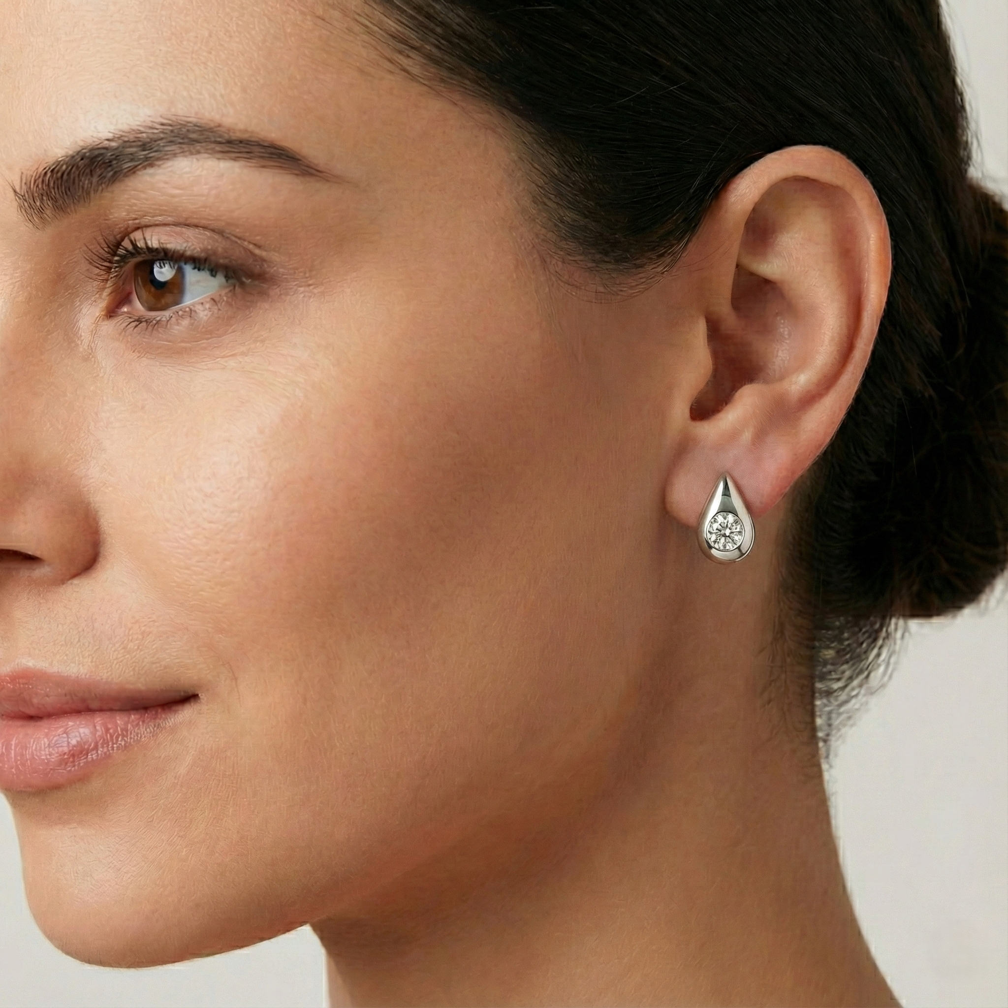 0.30ct Round Diamond Tear Drop Earring, 18ct White Gold Chloe's Jewellers